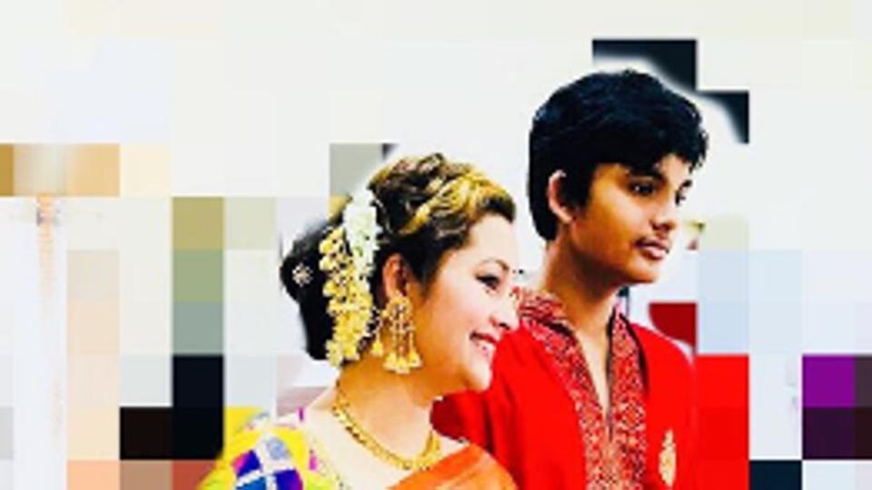 Renuu Desai Got Engaged In The Presence Of Her Two - Renu Desai Husband New - HD Wallpaper 