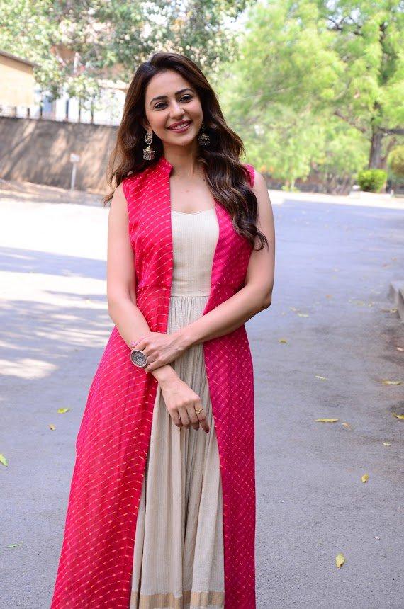 Rakul Preet Singh In Salwar Suit - HD Wallpaper 