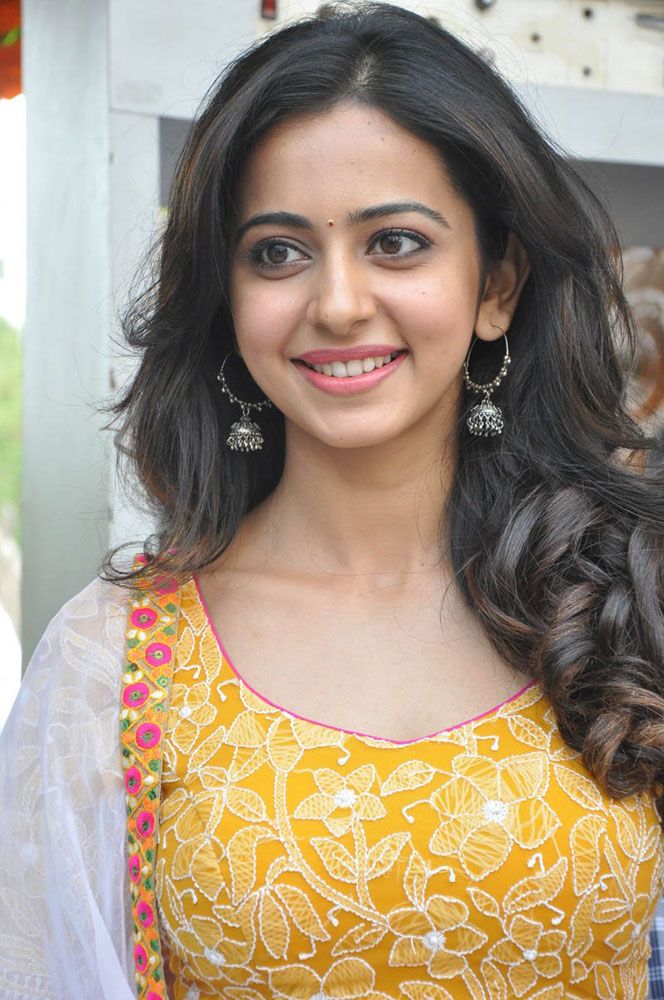 Beautiful And Stunning Actress Rakul Preet Singh Hot - Rakul Preet Singh Actress - HD Wallpaper 