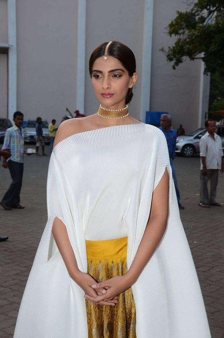 Sonam Kapoor Prem Ratan Dhan Payo White Dress - HD Wallpaper 