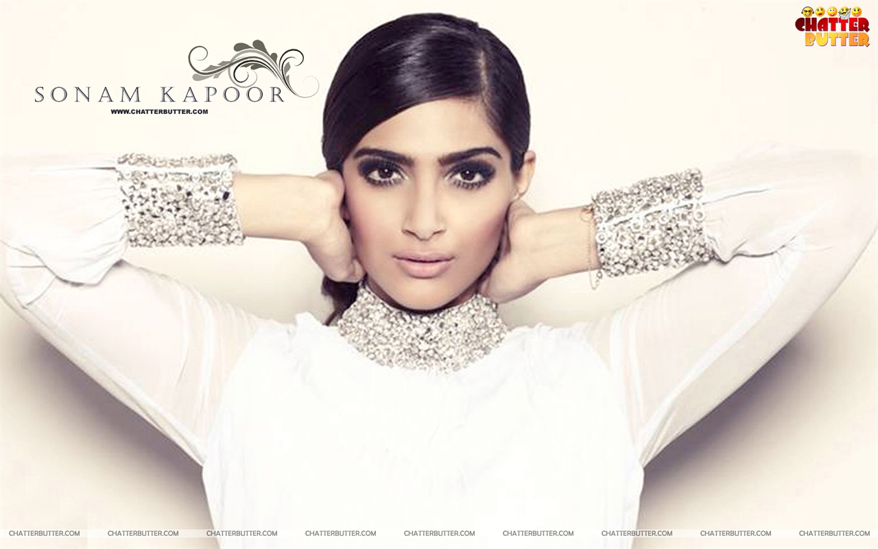 Sonam Kapoor - HD Wallpaper 