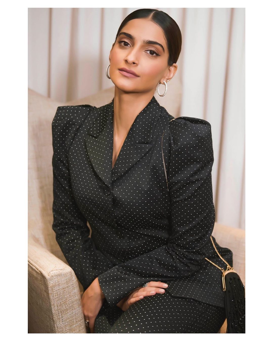 Sonam Kapoor - HD Wallpaper 