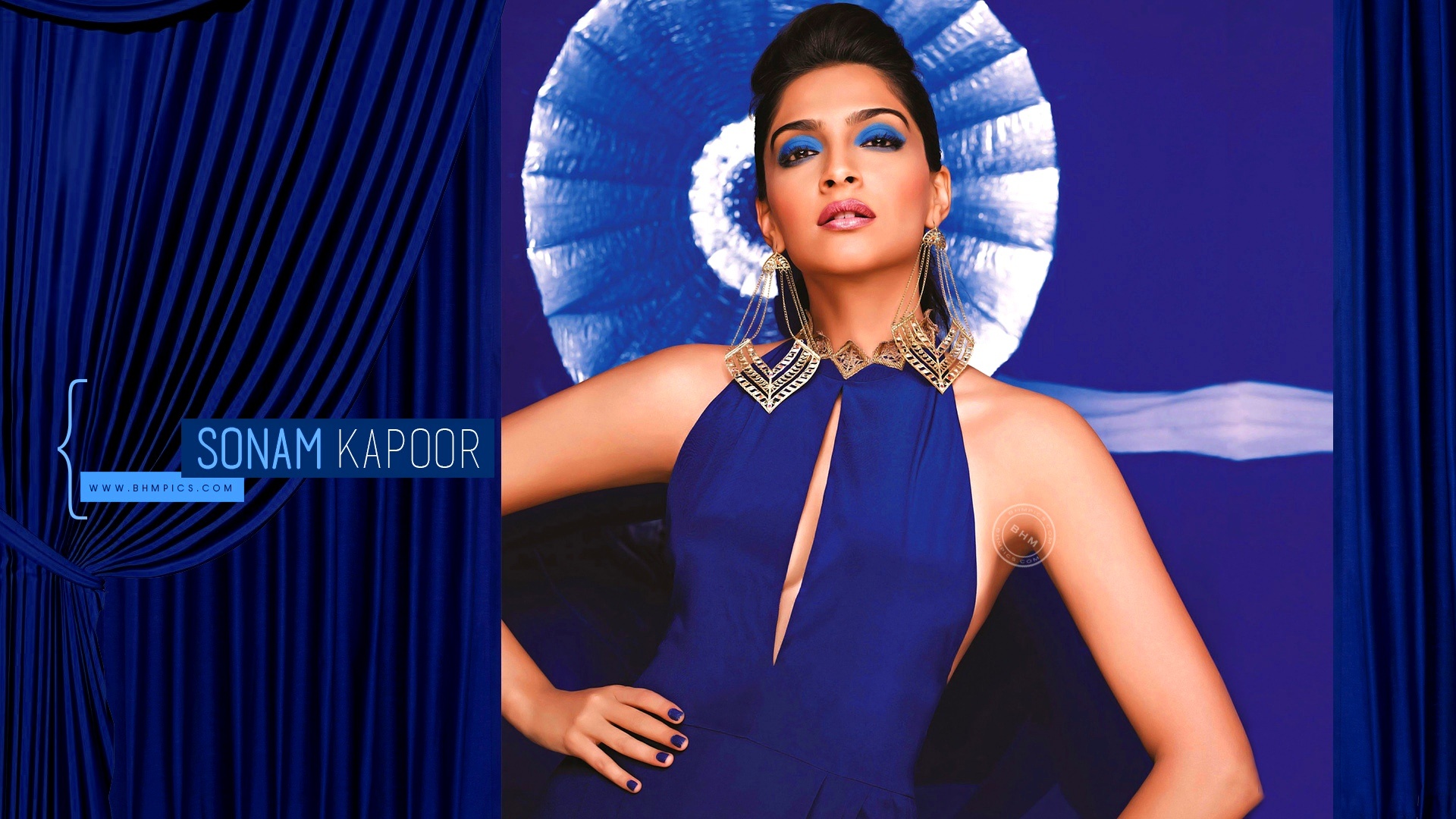 Sonam Kapoor In Blue Dress - Gigi Hadid In India - HD Wallpaper 
