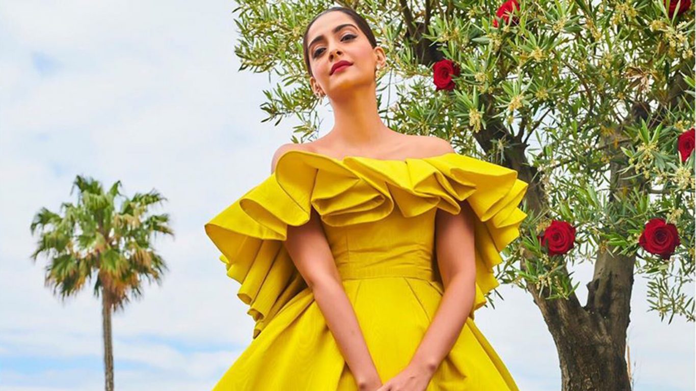 Sonam Kapoor Cannes 2019 Dresses - HD Wallpaper 