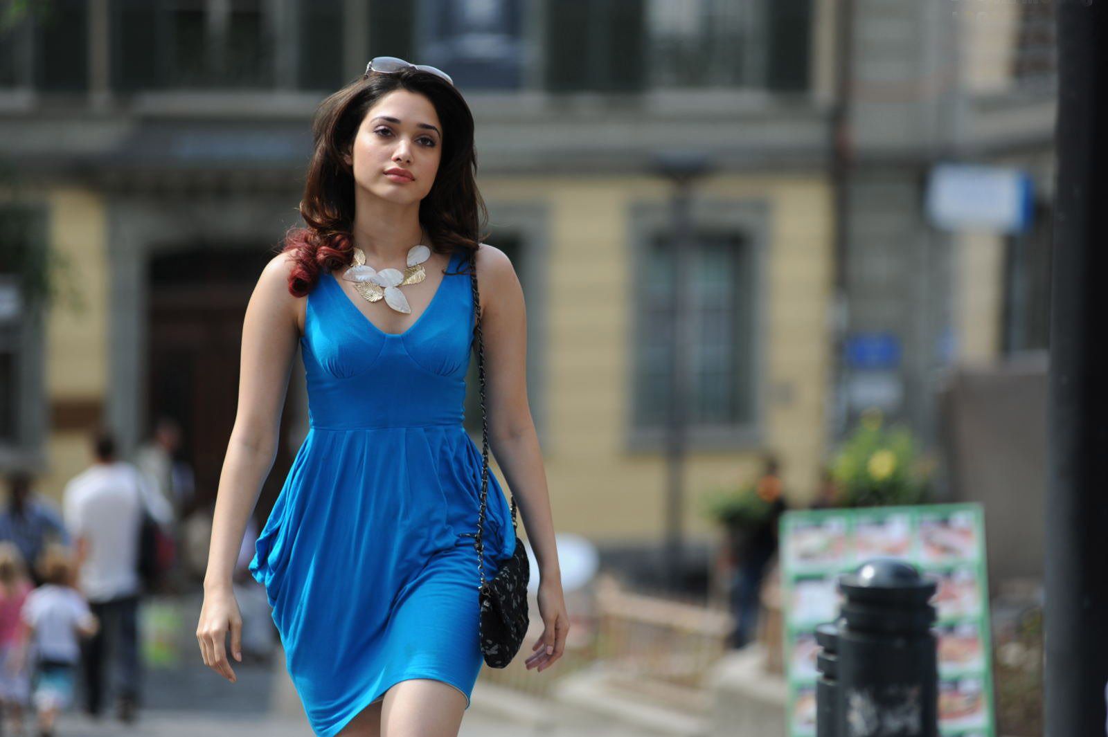 Tamanna Bhatia Hd Wallpapers Of High Quality Download - Tamanna Bhatia Blue Skirt - HD Wallpaper 
