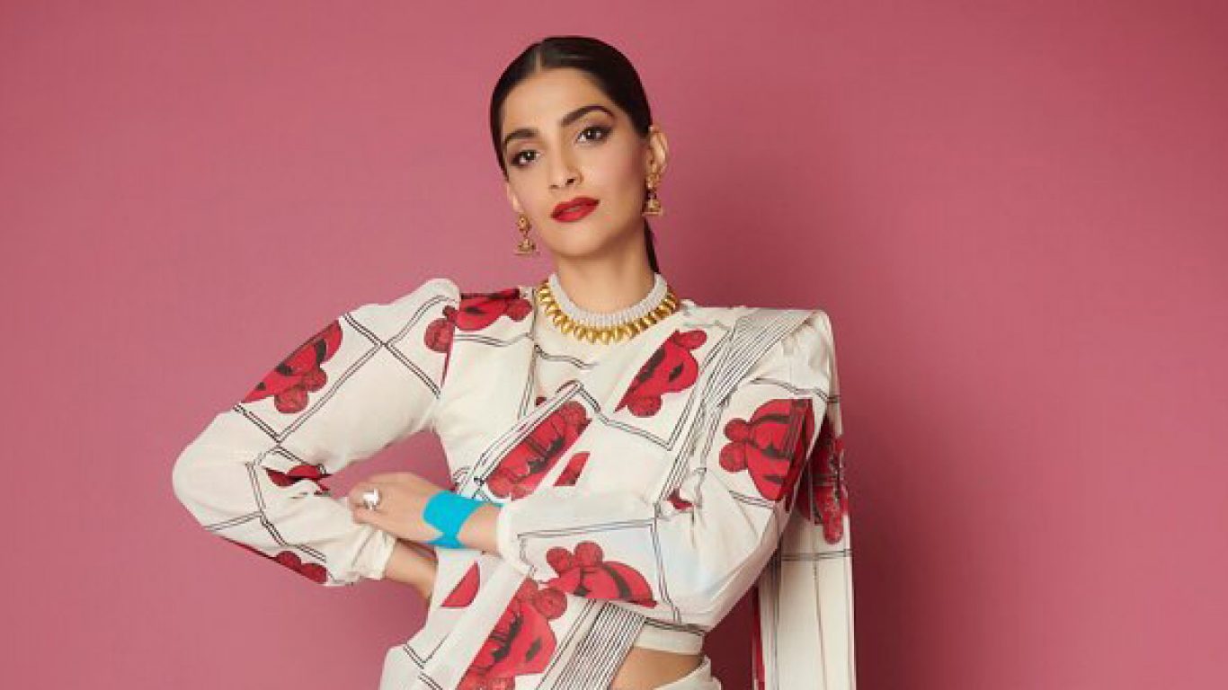 Sonam Kapoor In Saree 2019 - HD Wallpaper 