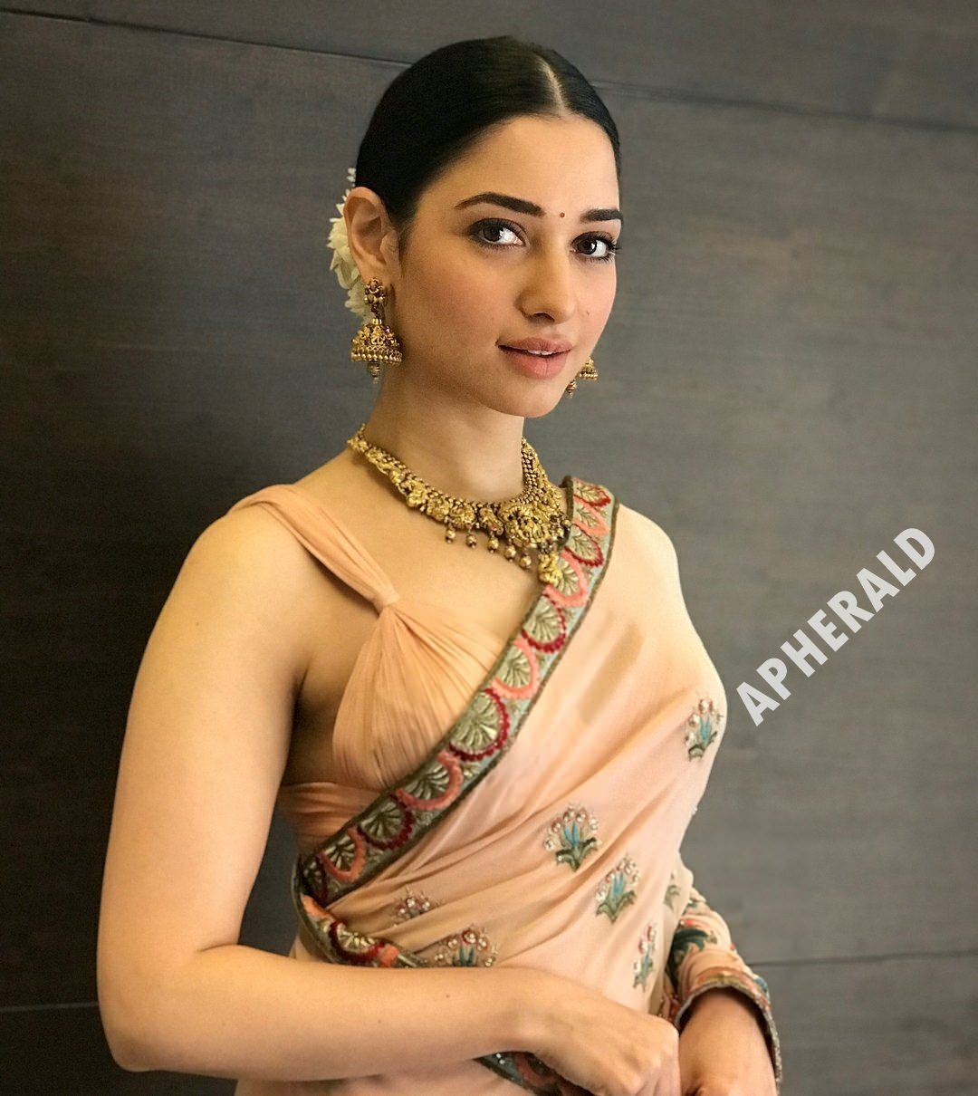 Tamanna Saree - HD Wallpaper 
