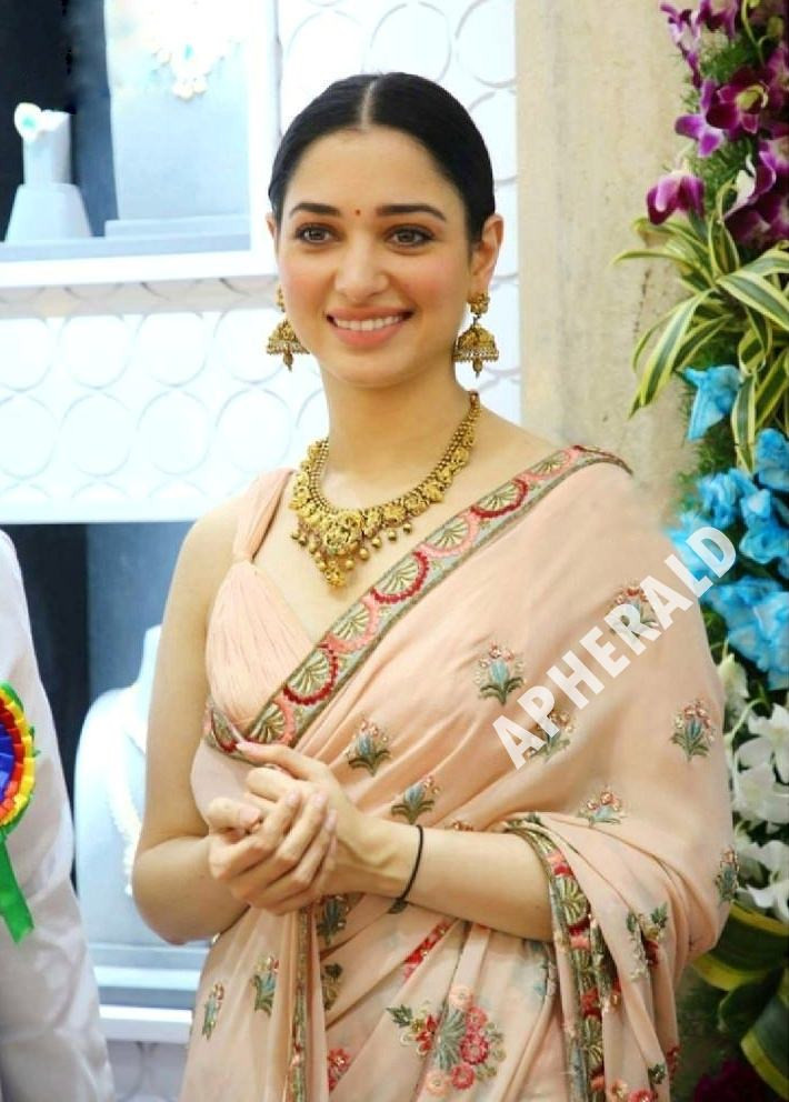 Tamanna Shop Opening - HD Wallpaper 