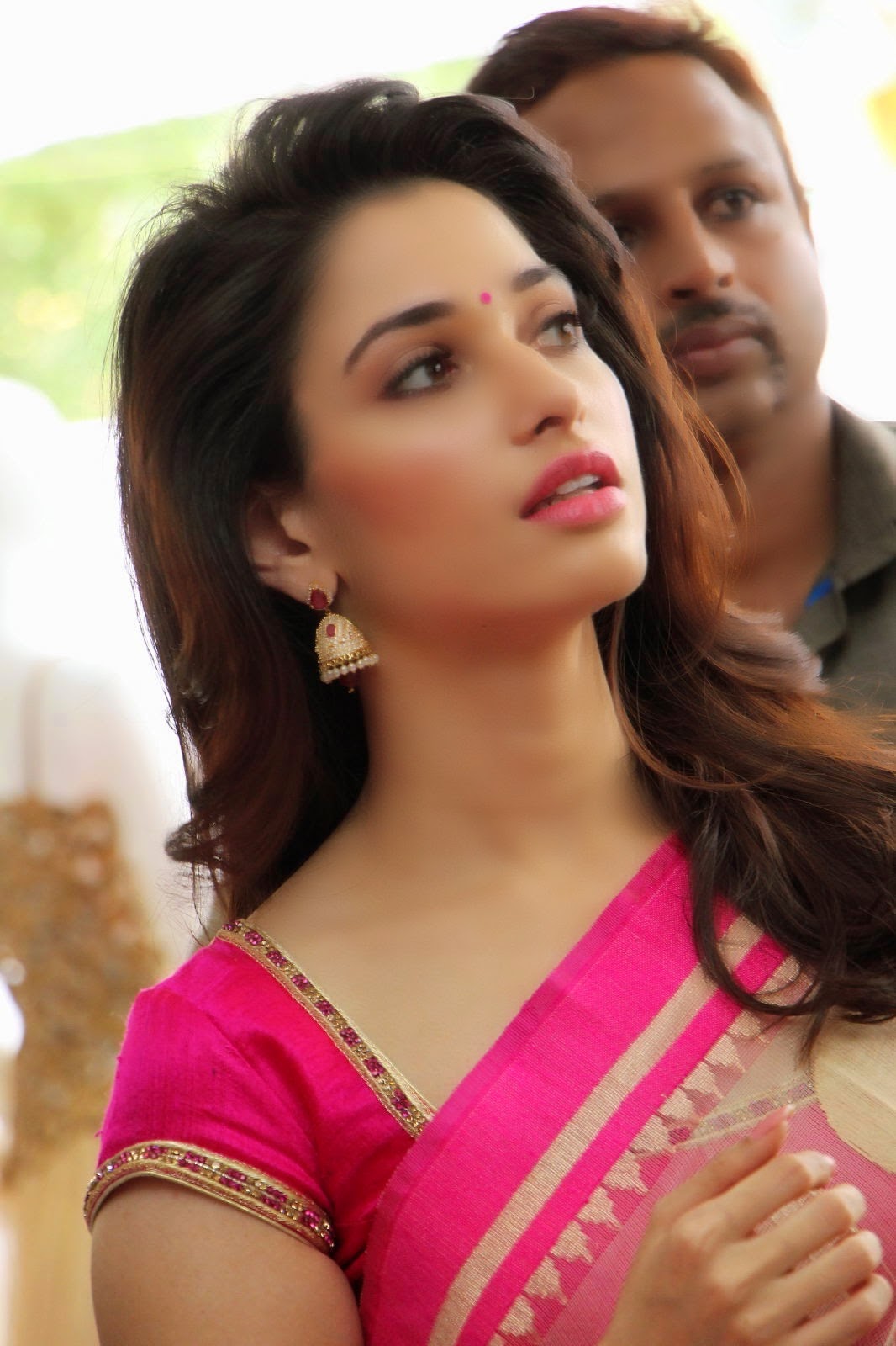 Tamanna Hot In Saree - HD Wallpaper 
