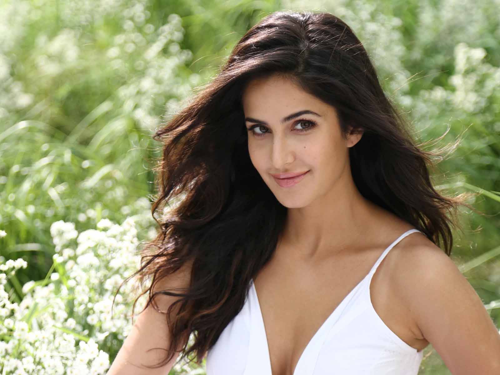 Katrina Kaif In White Bikini Dress Image - Hot Katrina Kaif - 1600x1200 Wallpaper Katrina Kaif In White Bikini Dress Image - Hot Katrina Kaif - 1600x1200 Wallpaper