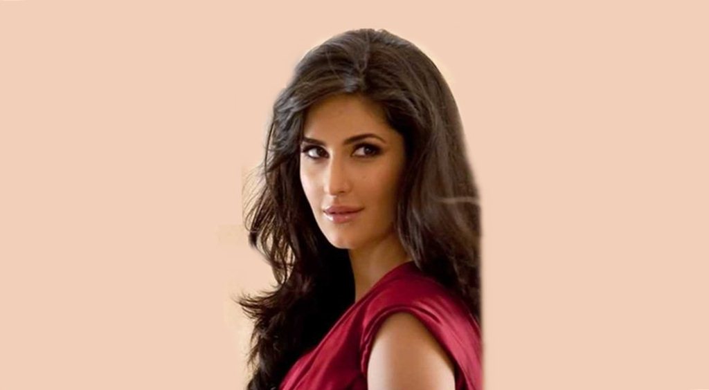 Katrina Kaif Cute Look Hd Wallpaper - Katrina Kaif In Lux Add - HD Wallpaper 