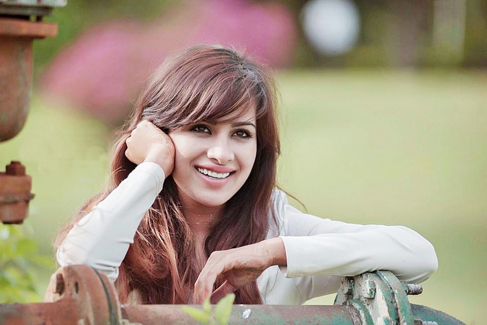 Sara Gurpal Wallpapers - HD Wallpaper 