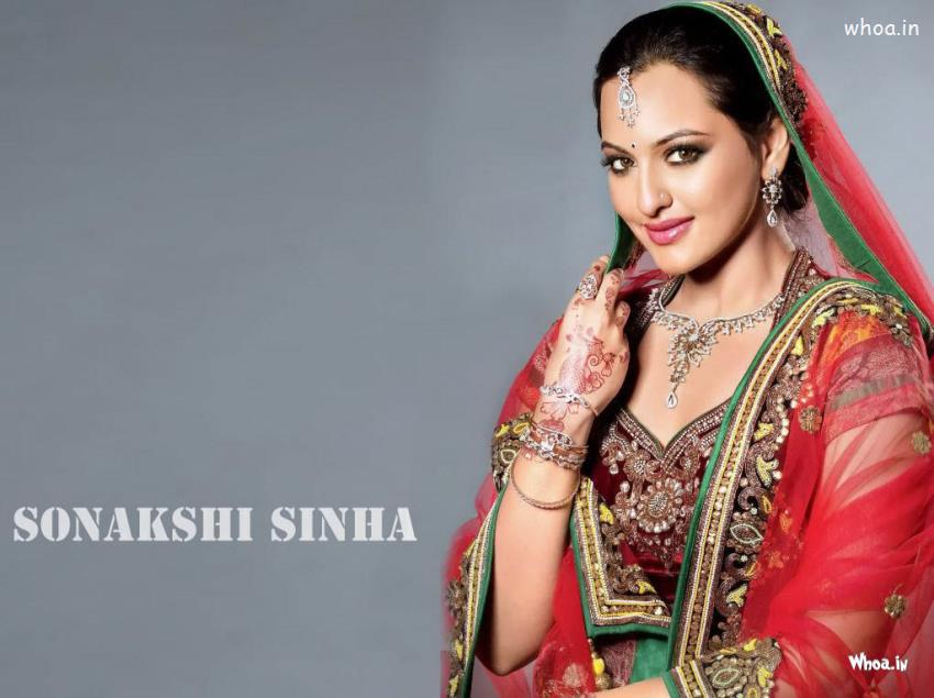Sonakshi Sinha Hot Red Saree Wallpaper - HD Wallpaper 