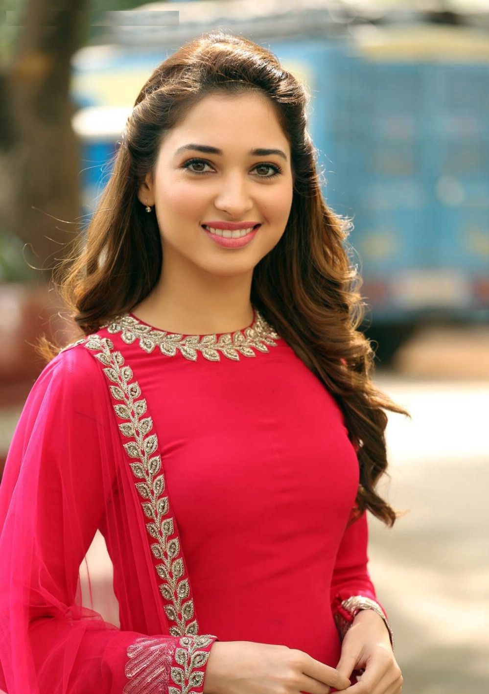 Tamanna Bhatia Hd Wallpapers - Girl Punjabi Suit Design - HD Wallpaper 