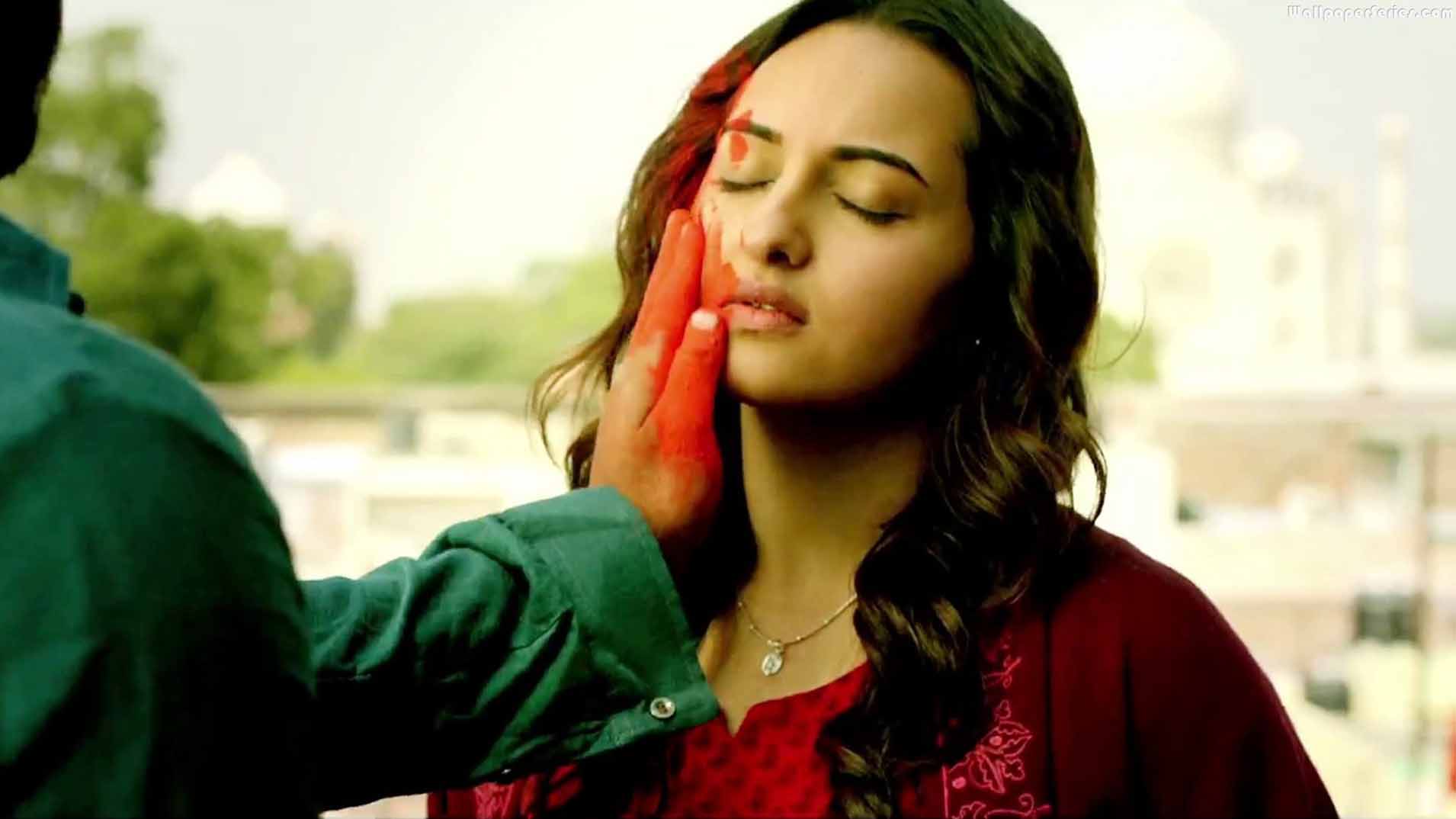 Sonakshi Sinha Holi Hot High Definition Wallpapers - Happy Holi Girls Hd - HD Wallpaper 