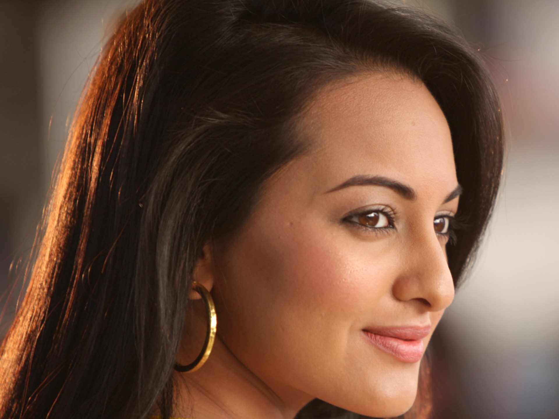 Film Star Sonakshi Sinha - HD Wallpaper 