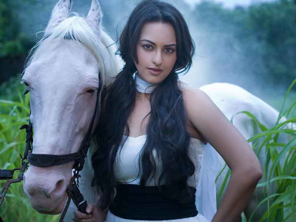 Cute Wallpaper Sonakshi Sinha - HD Wallpaper 