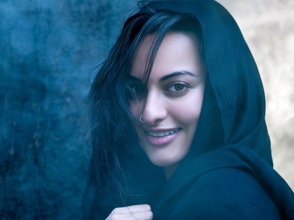 Sonakshi Sinha,sonakshi Sinha Pics,sonakshi Sinha Hot,sonakshi,sonakshi - Sonakshi Hd Wallpaper Downloads - HD Wallpaper 