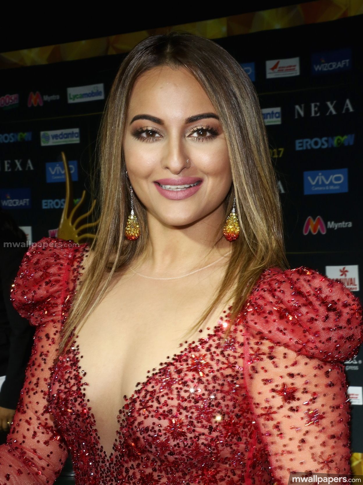 Sonakshi Sinha Hot Hd Photos 
 Title Sonakshi Sinha - HD Wallpaper 
