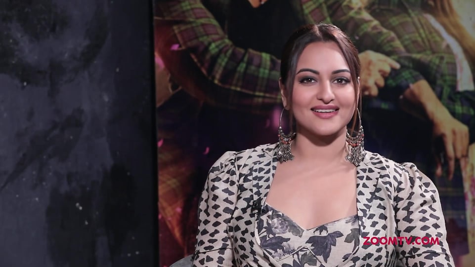 Sonakshi Sinha - HD Wallpaper 