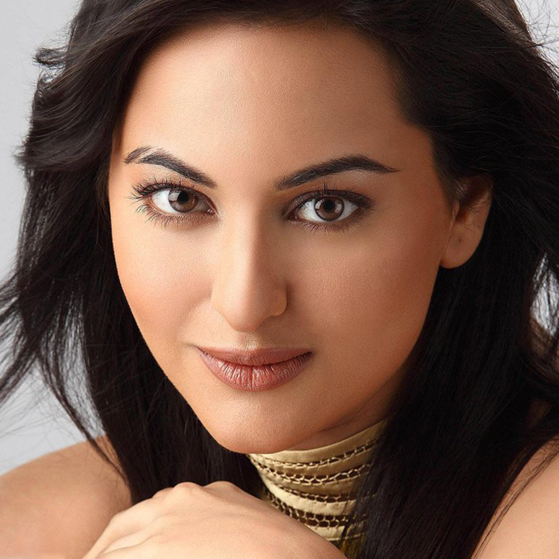 Sonakshi Sinha Photos Wallpaper - HD Wallpaper 