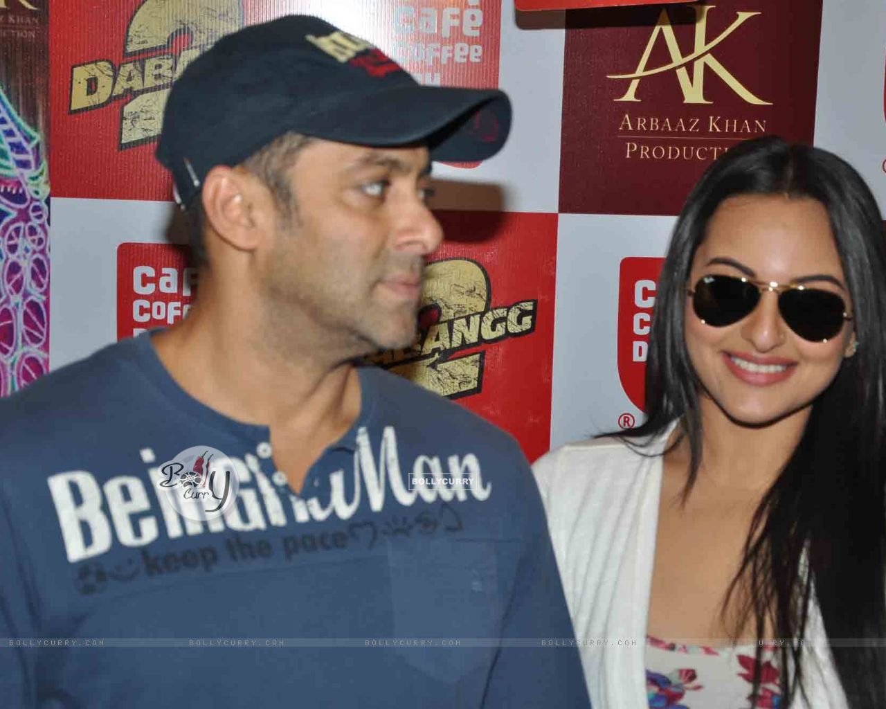 Salman Khan And Sonakshi Sinha At Film Dabangg 2 Promotions - Baseball Cap - HD Wallpaper 