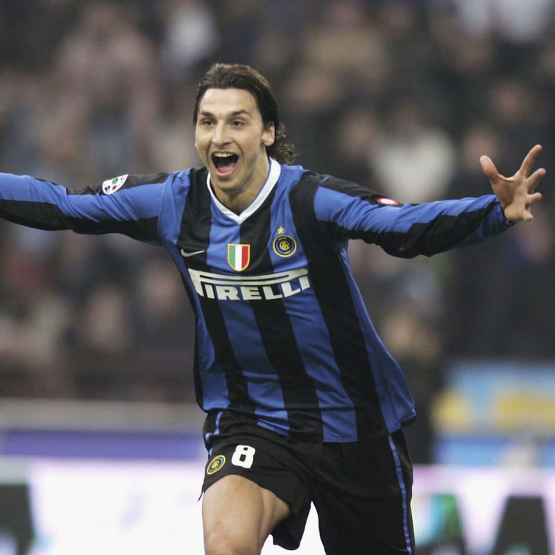 Zlatan Ibrahimovic Of Inter Celebrates A Goal During - Zlatan Ibrahimovic Frases - HD Wallpaper 