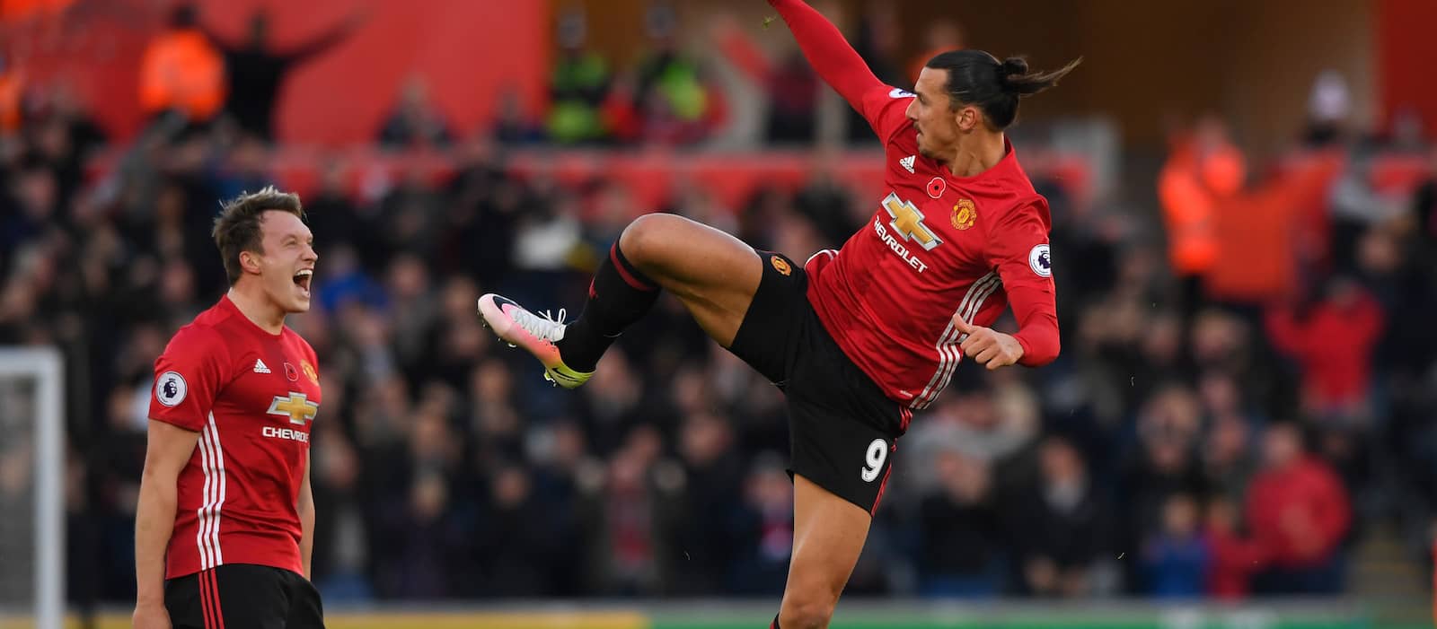 Zlatan Ibrahimovic Back To Goalscoring Ways After Swansea - Zlatan Ibrahimovic Goal Celebration Man Utd - HD Wallpaper 