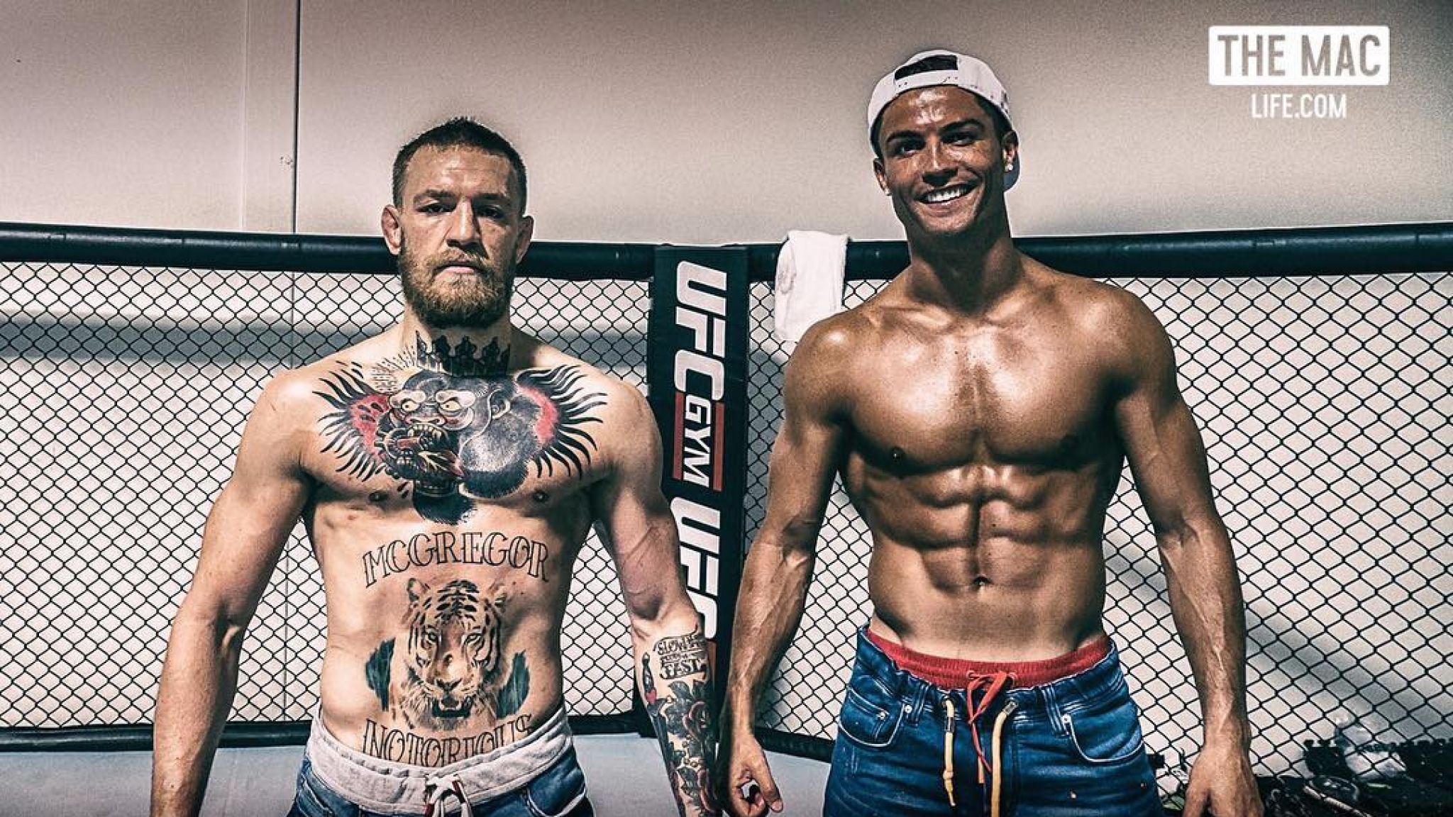 Conor Mcgregor Poses With Cristiano Ronaldo - Conor Mcgregor Cristiano Ronaldo - HD Wallpaper 