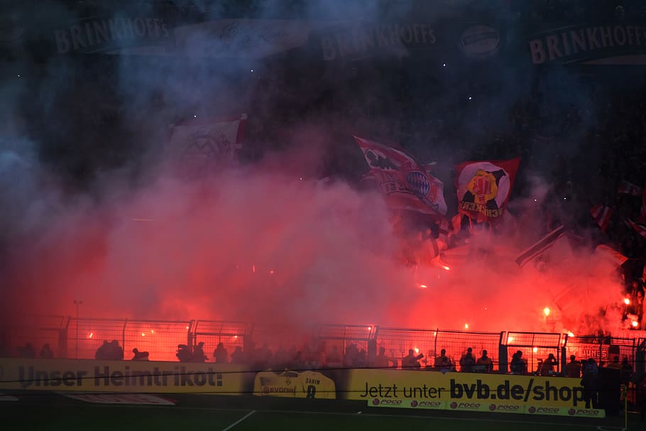 Person, Human, Crowd, Germany, Strobelallee 50, Dortmund, - Smoke - HD Wallpaper 