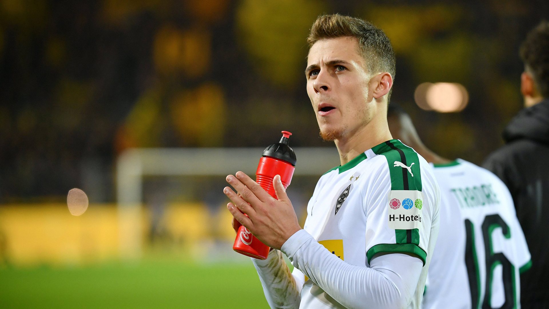 Signal Iduna Park Wallpaper - HD Wallpaper 