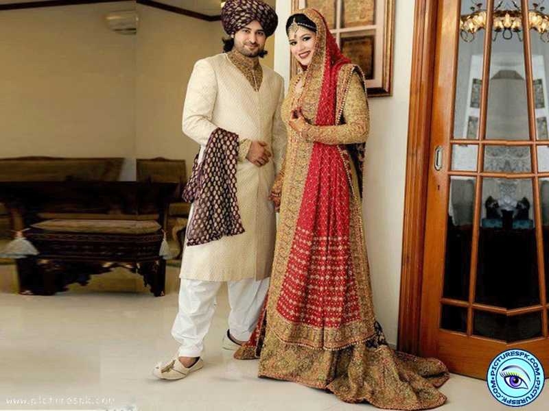 Amazing Indian Wedding Couple Wallpaper Hd Plan My - Indian Couple Wedding Dresses - HD Wallpaper 