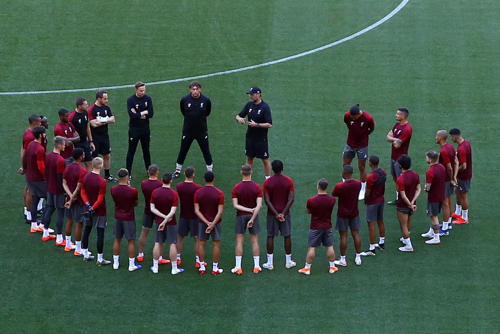 Team Meeting Sports - HD Wallpaper 