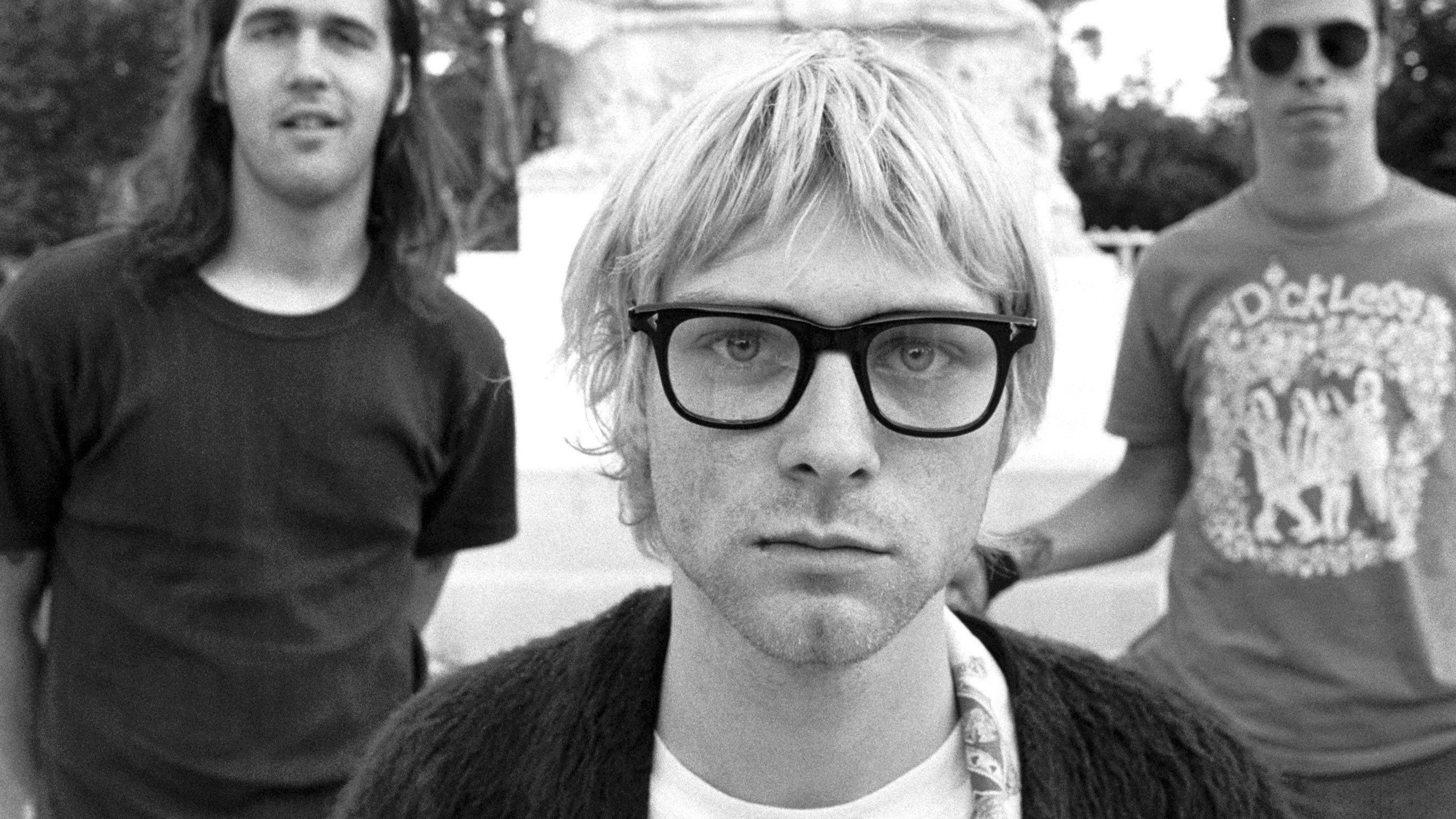 Kurt Cobain Wearing Glasses - HD Wallpaper 