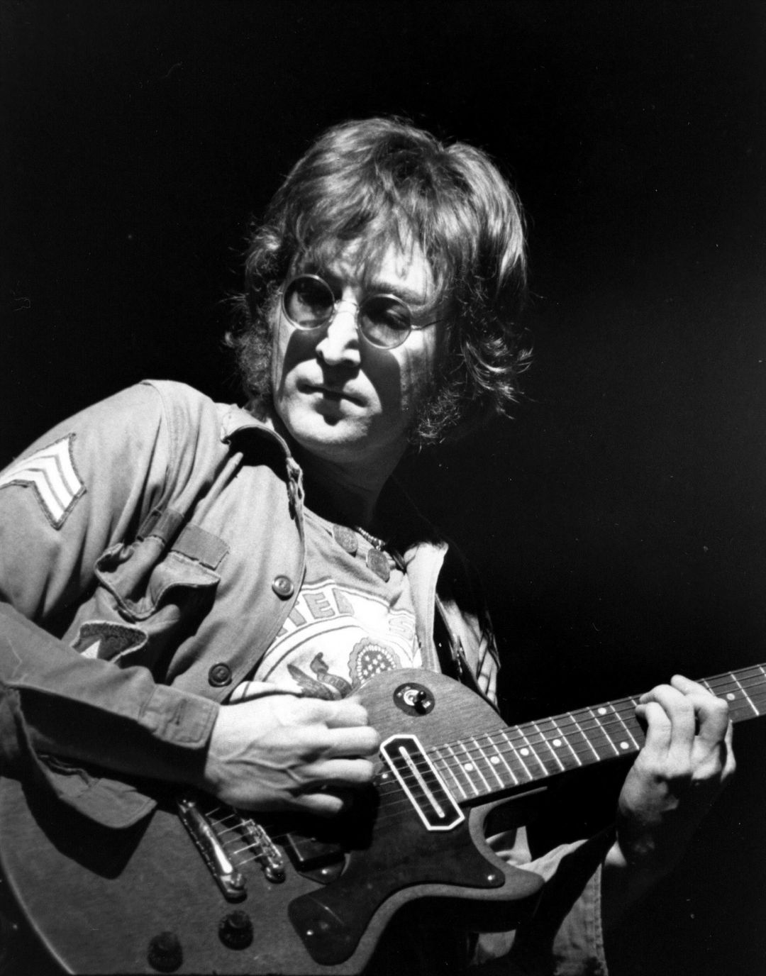 Android, Iphone, Desktop Hd Backgrounds / Wallpapers - John Lennon With Guitar - HD Wallpaper 