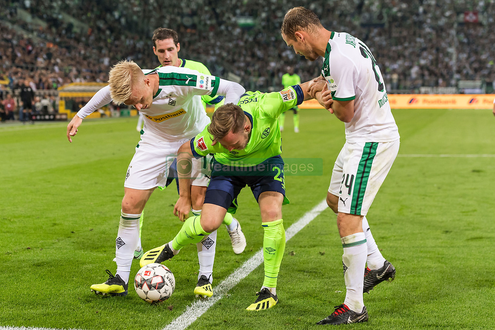 Kick Up A Soccer Ball - HD Wallpaper 