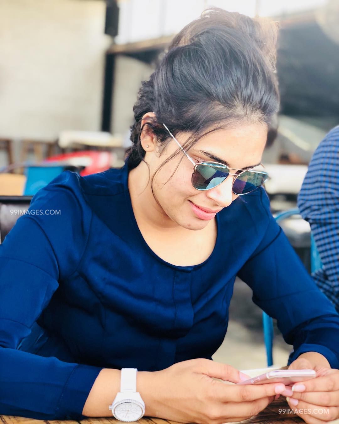 Hariteja Beautiful Photos & Mobile Wallpapers Hd (1080p) - Sitting - HD Wallpaper 