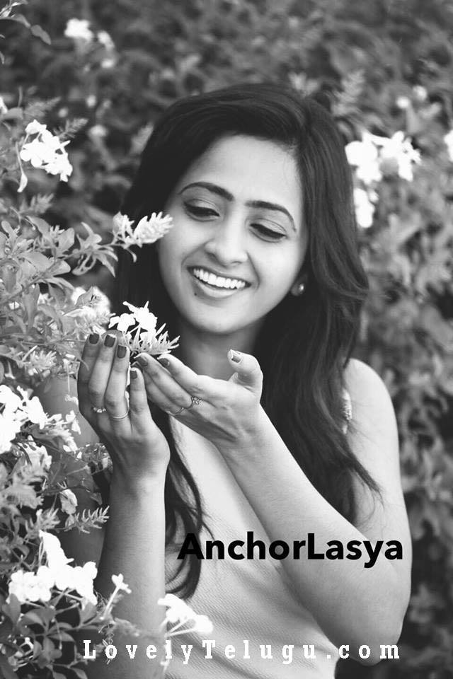 Lasya Cute Pic - Anchor Lasya Black Sarees - HD Wallpaper 