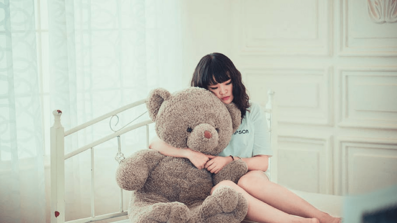 Girl With Teddy Bear - HD Wallpaper 
