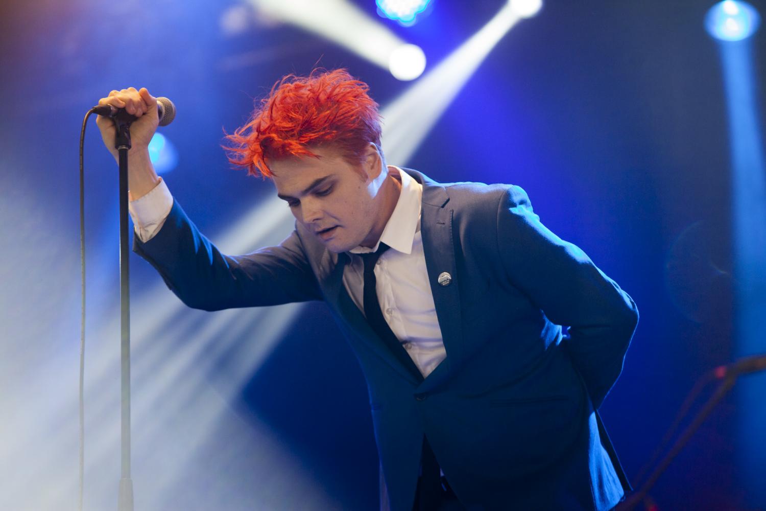 Iphone Gerard Way Wallpaper Phone - HD Wallpaper 