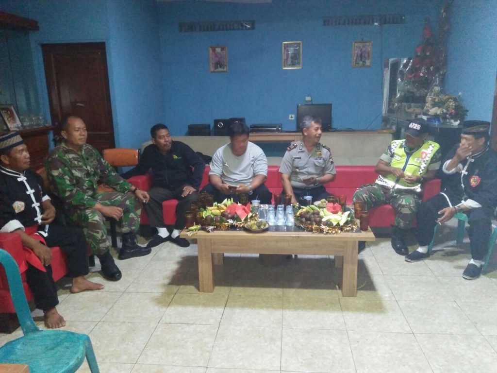 Hinamatsuri - HD Wallpaper 