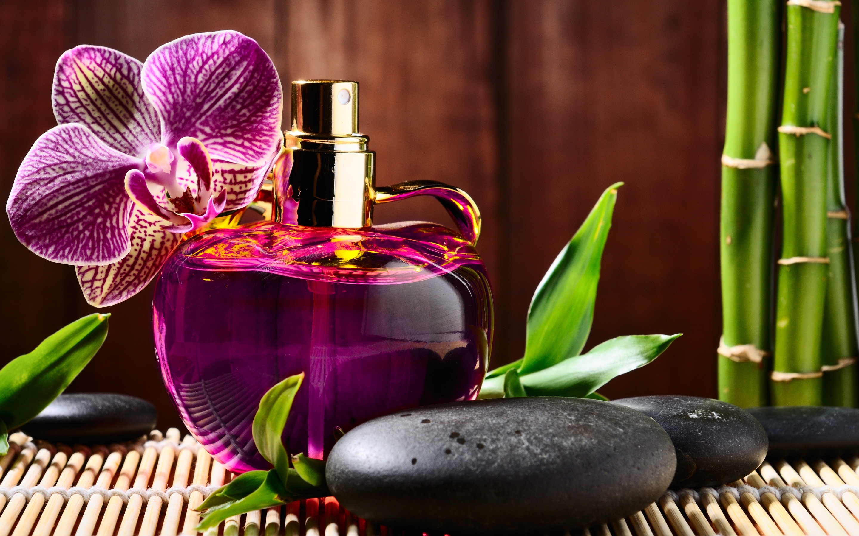 Perfume Bottles In Hd x1800 Wallpaper Teahub Io