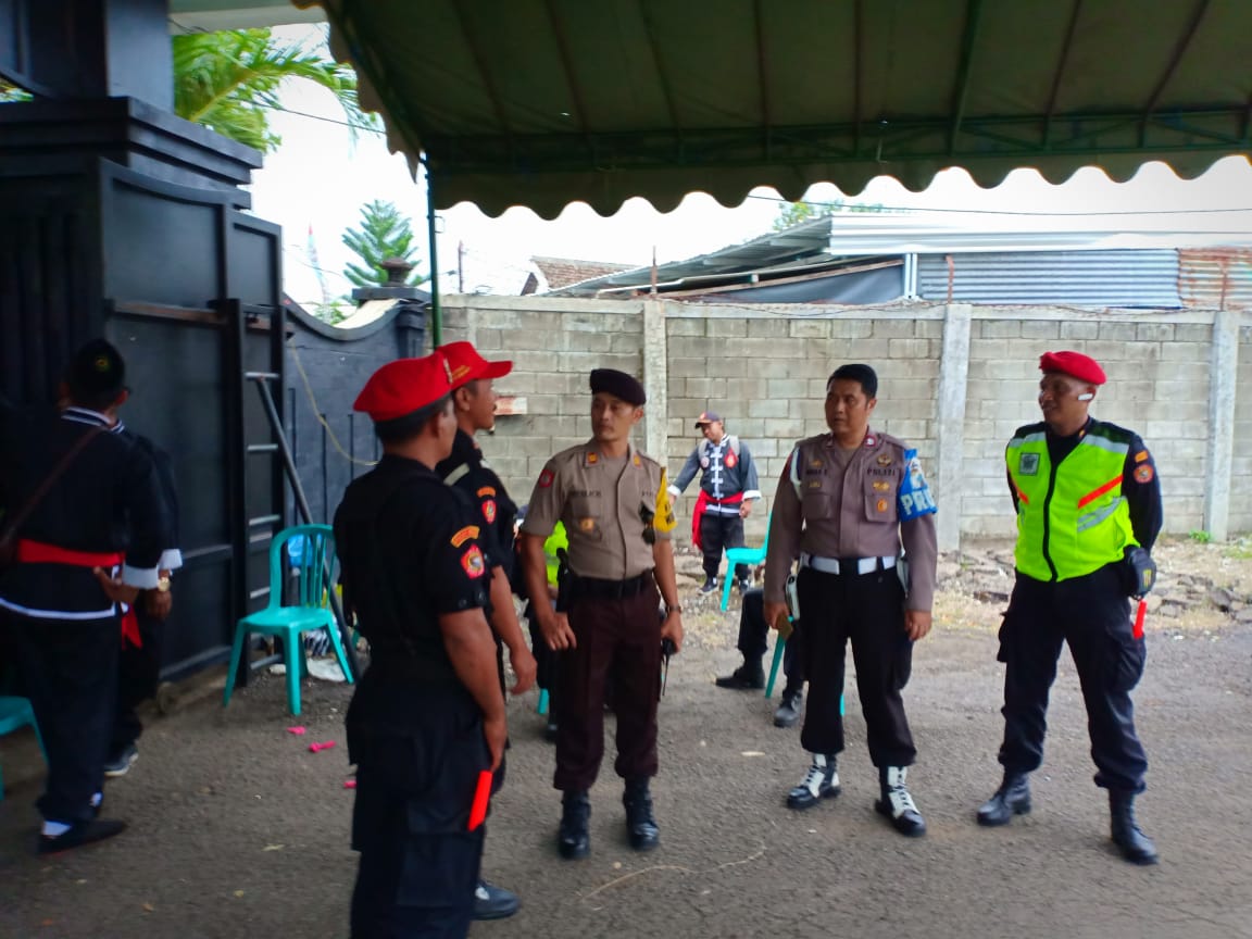 Walking - HD Wallpaper 