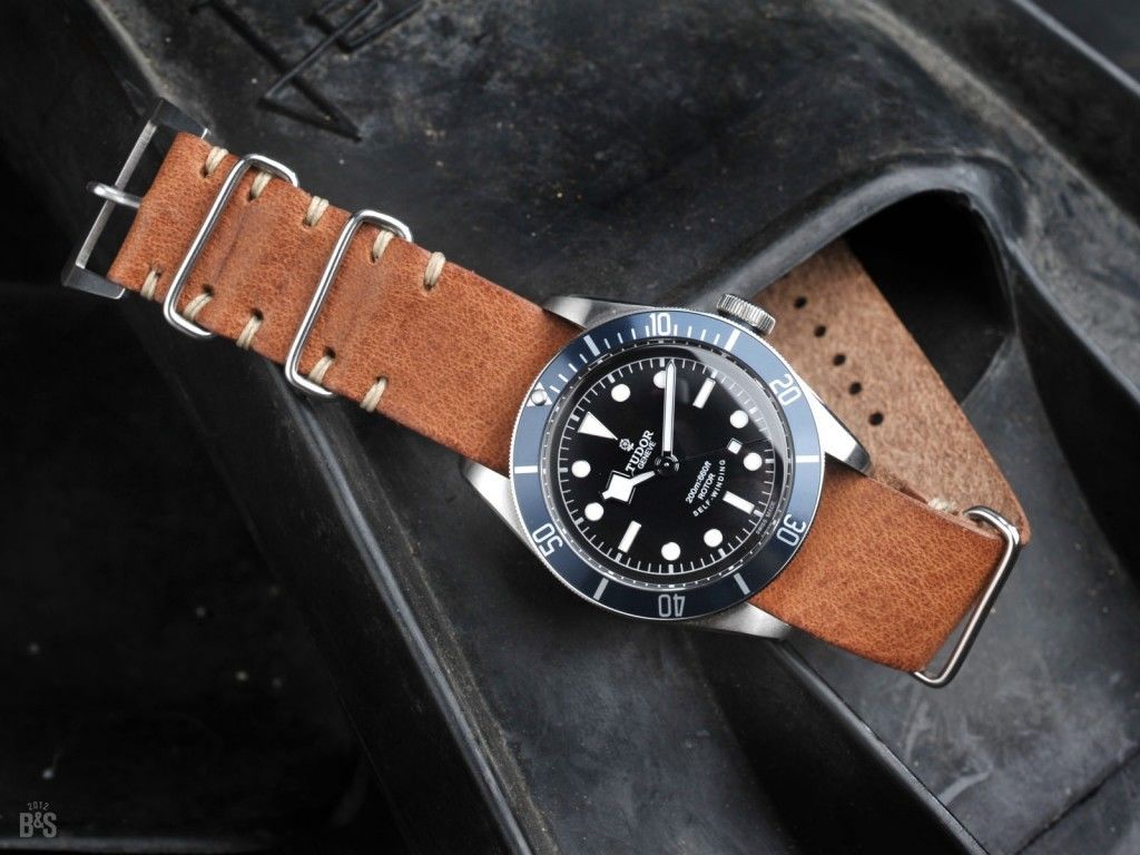 Kamu Bisa Kenali Karakter Seseorang Melalui Caranya - Tudor Heritage Black Bay Nato Strap - HD Wallpaper 