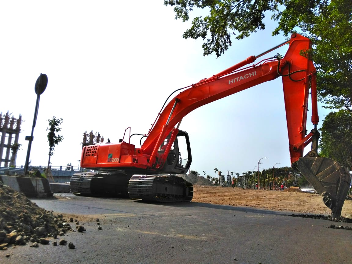 Genjot Pengerjaan Jembatan Brawijaya Kediri, Tiga Alat - Crane - HD Wallpaper 