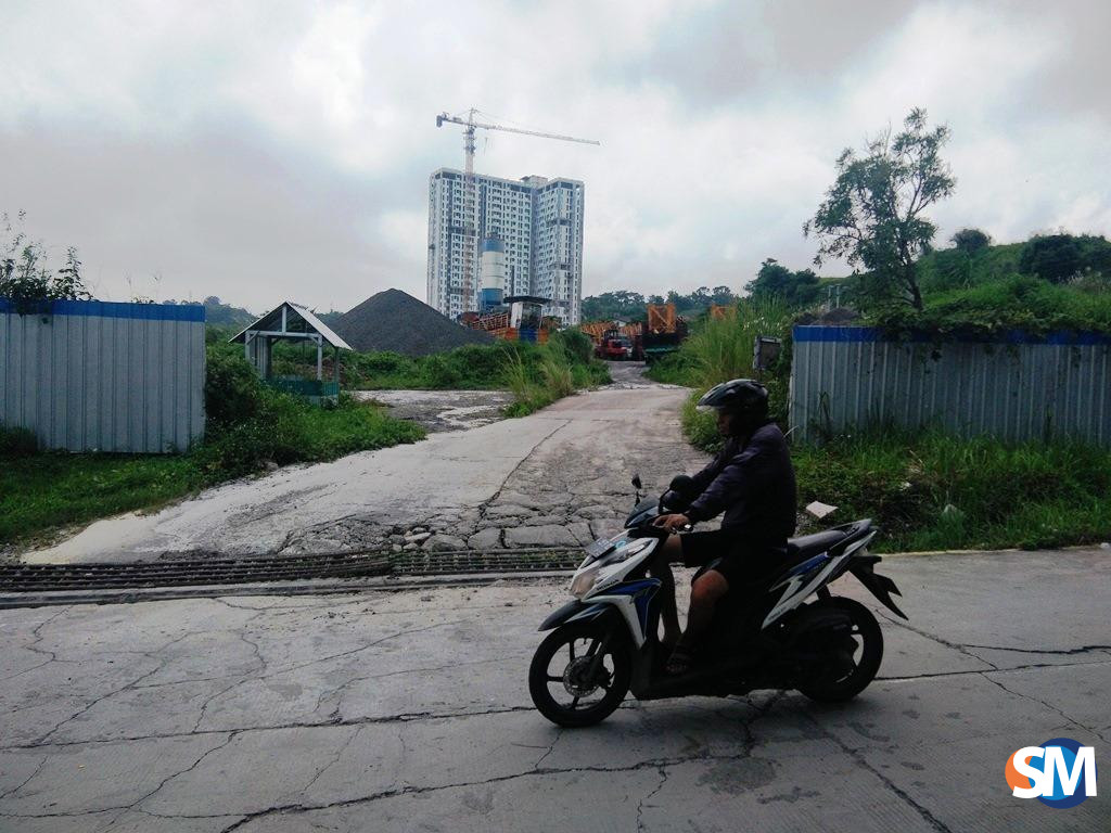 Jalan Bukit Barisan Di Perumahan Permata Puri Ngaliyan - Road - HD Wallpaper 