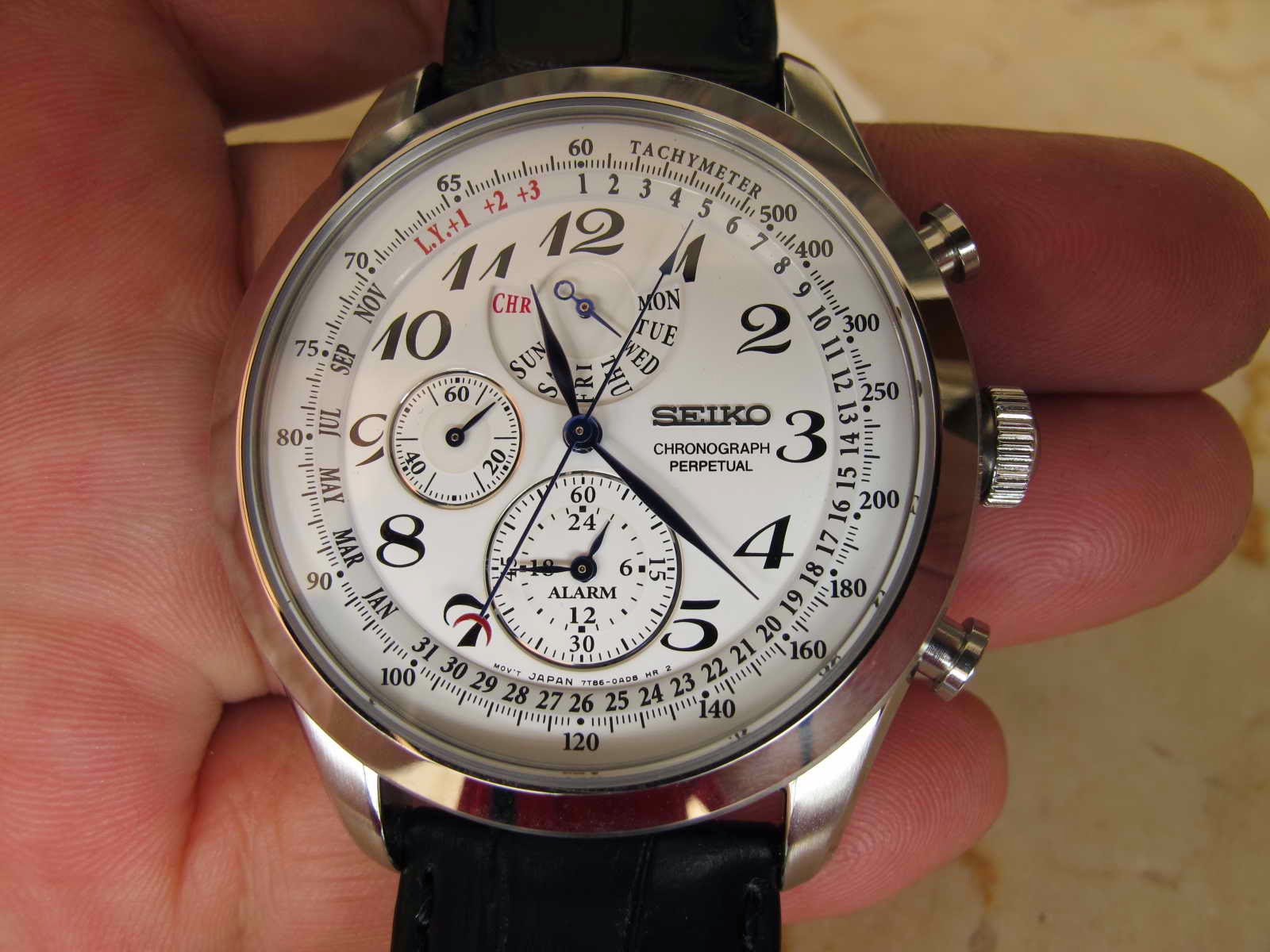 Analog Watch - HD Wallpaper 