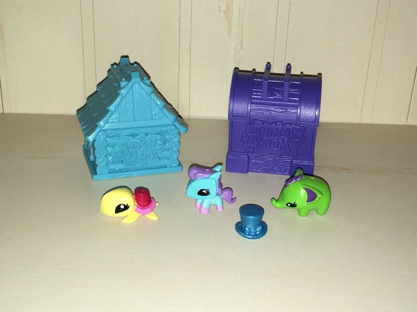 Figurine - HD Wallpaper 