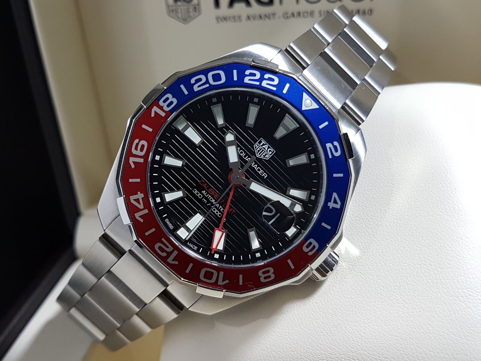 Analog Watch - HD Wallpaper 