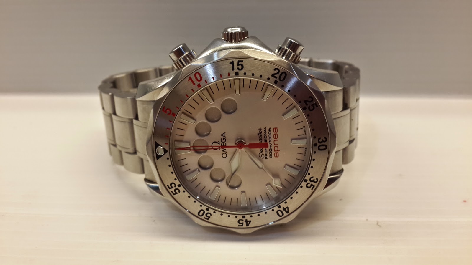 Analog Watch - HD Wallpaper 